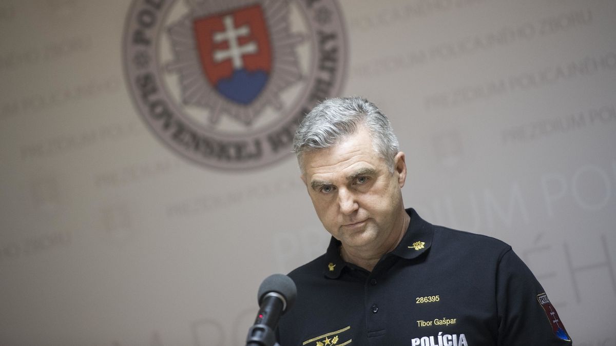 Zadrželi exšéfa slovenské policie, který kandiduje za Směr. Pozavírejte nás všechny, reaguje Fico